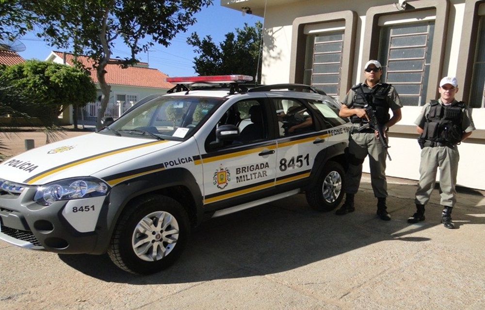 Ir para  <p>Ao menos cinco pessoas est&atilde;o presas em viaturas da Brigada Militar (BM) na manh&atilde; desta quarta-feira, em Porto Alegre, devido &agrave; falta de vagas em delegacias e pres&iacute;dios. Doze policiais...